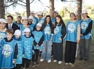 Heydər Əliyev Fondunun vitse-prezidenti Leyla Əliyeva və Bakı Media Mərkəzinin rəhbəri Arzu Əliyevanın iştirakı ilə Bakıda növbəti ağacəkmə aksiyası keçirilib