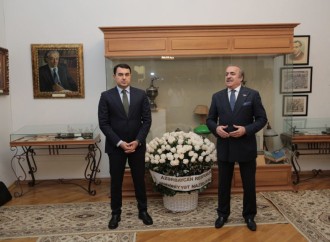 Mədəniyyət naziri Milli Azərbaycan Ədəbiyyatı Muzeyinin kollektivi ilə görüşüb (FOTO)