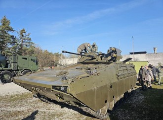Zakir Həsənov Slovakiyada döyüş texnikaları ilə tanış olub