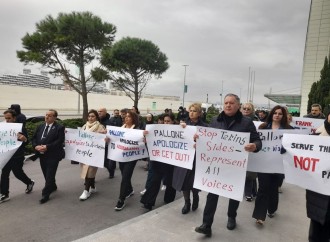 Bir qrup Azərbaycan QHT təmsilçiləri ermənipərəst Frank Peloninin Azərbaycana səfərinə qarşə etiraz aksiyası keçirib