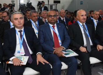 “Gələcəyə səfər: dayanıqlı sabah üçün dənizçilikdə dekarbonizasiya” mövzusunda müzakirələr aparılıb