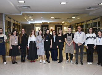 Heydər Əliyev Fondunun vitse-prezidenti Leyla Əliyeva və Bakı Media Mərkəzinin rəhbəri Arzu Əliyeva Milli İncəsənət Muzeyində təşkil olunan sərgiləri ziyarət ediblər