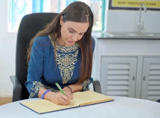 Heydər Əliyev Fondunun vitse-prezidenti Leyla Əliyeva Nayrobi məktəbi və tibb mərkəzində olub