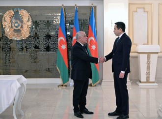Baş nazir Əli Əsədov Qazaxıstanın Azərbaycandakı səfirliyində olub