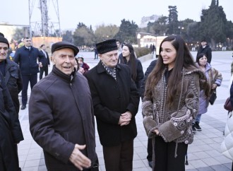 Heydər Əliyev Fondunun vitse-prezidenti Leyla Əliyeva və Bakı Media Mərkəzinin rəhbəri Arzu Əliyeva sərginin açılışında iştirak ediblər