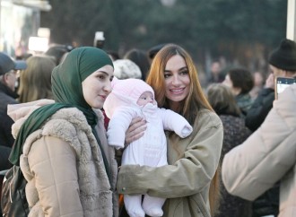 Heydər Əliyev Fondunun vitse-prezidenti Leyla Əliyeva və Bakı Media Mərkəzinin rəhbəri Arzu Əliyeva sərginin açılışında iştirak ediblər