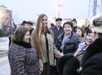 Heydər Əliyev Fondunun vitse-prezidenti Leyla Əliyeva və Bakı Media Mərkəzinin rəhbəri Arzu Əliyeva sərginin açılışında iştirak ediblər