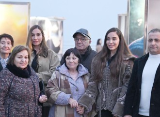 Heydər Əliyev Fondunun vitse-prezidenti Leyla Əliyeva və Bakı Media Mərkəzinin rəhbəri Arzu Əliyeva sərginin açılışında iştirak ediblər