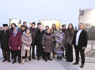 Heydər Əliyev Fondunun vitse-prezidenti Leyla Əliyeva və Bakı Media Mərkəzinin rəhbəri Arzu Əliyeva sərginin açılışında iştirak ediblər
