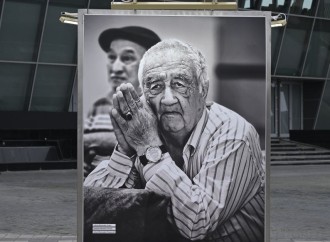Heydər Əliyev Fondunun vitse-prezidenti Leyla Əliyeva və Bakı Media Mərkəzinin rəhbəri Arzu Əliyeva sərginin açılışında iştirak ediblər