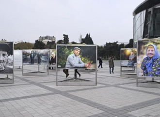 Heydər Əliyev Fondunun vitse-prezidenti Leyla Əliyeva və Bakı Media Mərkəzinin rəhbəri Arzu Əliyeva sərginin açılışında iştirak ediblər