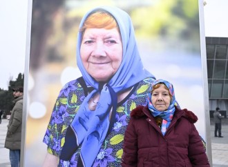 Heydər Əliyev Fondunun vitse-prezidenti Leyla Əliyeva və Bakı Media Mərkəzinin rəhbəri Arzu Əliyeva sərginin açılışında iştirak ediblər