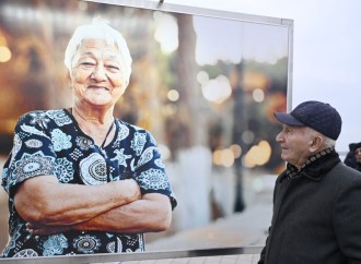 Heydər Əliyev Fondunun vitse-prezidenti Leyla Əliyeva və Bakı Media Mərkəzinin rəhbəri Arzu Əliyeva sərginin açılışında iştirak ediblər