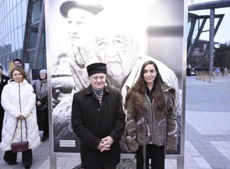 Heydər Əliyev Fondunun vitse-prezidenti Leyla Əliyeva və Bakı Media Mərkəzinin rəhbəri Arzu Əliyeva sərginin açılışında iştirak ediblər