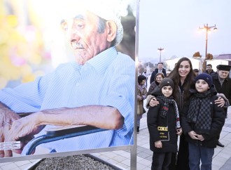 Heydər Əliyev Fondunun vitse-prezidenti Leyla Əliyeva və Bakı Media Mərkəzinin rəhbəri Arzu Əliyeva sərginin açılışında iştirak ediblər