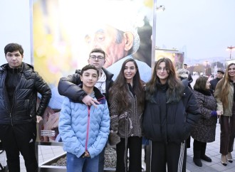 Heydər Əliyev Fondunun vitse-prezidenti Leyla Əliyeva və Bakı Media Mərkəzinin rəhbəri Arzu Əliyeva sərginin açılışında iştirak ediblər