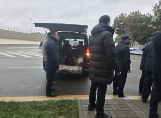 Ekipaj üzvlərinin cənazələri vida mərasimi üçün hava limanına gətirildi