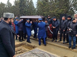Ekipaj üzvlərinin nəşləri dəfn üçün II Fəxri xiyabana gətirildi