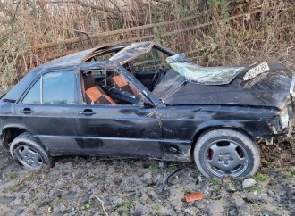 Neftçalada avtomobil aşıb, sürücü xəsarət alıb