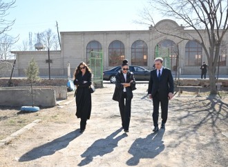 Birinci vitse-prezident Mehriban Əliyeva Gəncə şəhər 37 nömrəli tam orta məktəbdə aparılan təmir-bərpa işləri ilə tanış olub