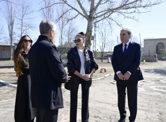 Birinci vitse-prezident Mehriban Əliyeva Gəncə şəhər 37 nömrəli tam orta məktəbdə aparılan təmir-bərpa işləri ilə tanış olub