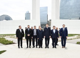 Rumıniya Senatının rəsmi nümayəndəsi Bakıda Zəfər parkını ziyarət edib