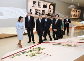 Gürcüstan Prezidenti Heydər Əliyev Mərkəzində olub