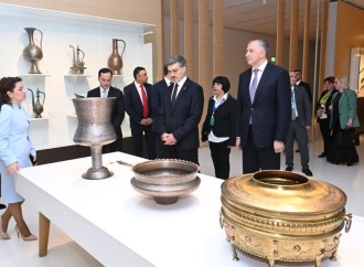 Gürcüstan Prezidenti Heydər Əliyev Mərkəzində olub