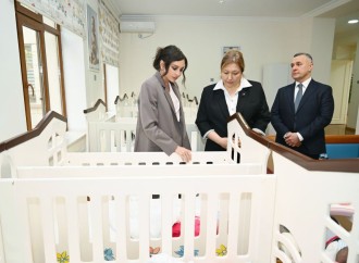 Birinci vitse-prezident Mehriban Əliyeva və Heydər Əliyev Fondunun vitse-prezidenti Leyla Əliyeva Bakıdakı 1 saylı körpələr evində və 1 saylı uşaq evi sosial xidmət müəssisəsində olublar
