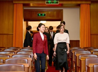 Azərbaycanın Birinci xanımı Mehriban Əliyeva, qızı Leyla Əliyeva və digər ailə üzvləri Pekində Böyük Xalq Sarayı ilə tanış olublar