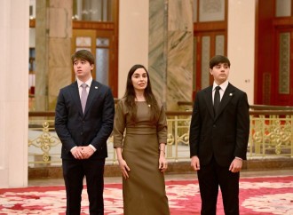 Azərbaycanın Birinci xanımı Mehriban Əliyeva, qızı Leyla Əliyeva və digər ailə üzvləri Pekində Böyük Xalq Sarayı ilə tanış olublar