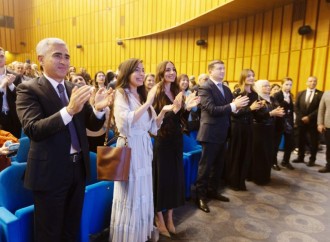 Heydər Əliyev Fondunun vitse-prezidenti Leyla Əliyeva və Arzu Əliyeva “Yalnız mədəniyyət” musiqili-bədii gecədə iştirak ediblər