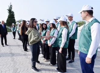 Heydər Əliyev Fondunun vitse-prezidenti Leyla Əliyeva və Arzu Əliyeva Sumqayıtda ağacəkmə aksiyasında iştirak ediblər