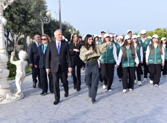 Heydər Əliyev Fondunun vitse-prezidenti Leyla Əliyeva və Arzu Əliyeva Sumqayıtda ağacəkmə aksiyasında iştirak ediblər