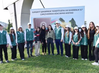 Heydər Əliyev Fondunun vitse-prezidenti Leyla Əliyeva və Arzu Əliyeva Sumqayıtda ağacəkmə aksiyasında iştirak ediblər