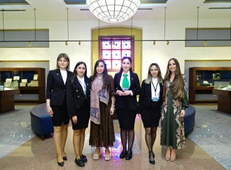 Heydər Əliyev Fondunun vitse-prezidenti Leyla Əliyeva və Bakı Media Mərkəzinin rəhbəri Arzu Əliyeva Naxçıvana səfər ediblər