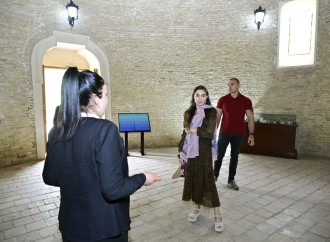 Heydər Əliyev Fondunun vitse-prezidenti Leyla Əliyeva və Bakı Media Mərkəzinin rəhbəri Arzu Əliyeva Naxçıvana səfər ediblər