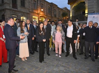 Heydər Əliyev Fondunun vitse-prezidenti Leyla Əliyeva və Bakı Media Mərkəzinin rəhbəri Arzu Əliyeva Beynəlxalq Xalça Festivalını ziyarət ediblər