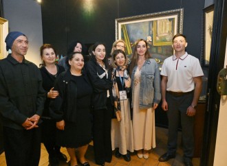 Heydər Əliyev Fondunun vitse-prezidenti Leyla Əliyeva və Bakı Media Mərkəzinin rəhbəri Arzu Əliyeva Beynəlxalq Xalça Festivalını ziyarət ediblər