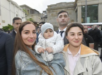 Heydər Əliyev Fondunun vitse-prezidenti Leyla Əliyeva və Bakı Media Mərkəzinin rəhbəri Arzu Əliyeva Beynəlxalq Xalça Festivalını ziyarət ediblər