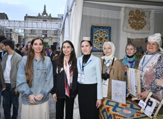 Heydər Əliyev Fondunun vitse-prezidenti Leyla Əliyeva və Bakı Media Mərkəzinin rəhbəri Arzu Əliyeva Beynəlxalq Xalça Festivalını ziyarət ediblər
