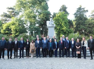 Türk Mədəniyyəti və İrsi Fondu Xalq Şairinin Ev Muzeyini ziyarət edib