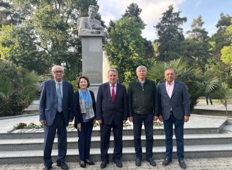 Türk Mədəniyyəti və İrsi Fondu Xalq Şairinin Ev Muzeyini ziyarət edib