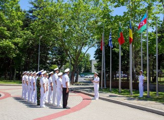 NATO-a məxsus mərkəzdə Azərbaycan bayrağı qaldırılıb