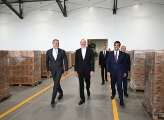 Prezident İlham Əliyev Bakıda müxtəlif növ və çeşiddə qəlyanaltı məhsullarının istehsalı zavodunun açılışında iştirak edib