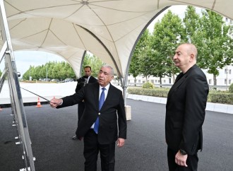 Prezident İlham Əliyev Bakı-Ələt-Qazax-Gürcüstan ilə dövlət sərhədi magistral yolunun Yevlax şəhərindən keçən hissəsində görülən işlərlə tanış olub