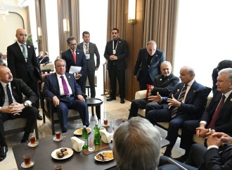 İƏT Zirvə görüşü çərçivəsində Prezident İlham Əliyev və tədbirdə iştirak edən ölkələrin liderləri çay süfrəsinə toplaşıblar