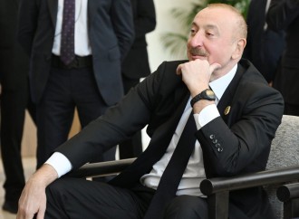İƏT Zirvə görüşü çərçivəsində Prezident İlham Əliyev və tədbirdə iştirak edən ölkələrin liderləri çay süfrəsinə toplaşıblar