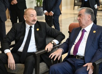 İƏT Zirvə görüşü çərçivəsində Prezident İlham Əliyev və tədbirdə iştirak edən ölkələrin liderləri çay süfrəsinə toplaşıblar