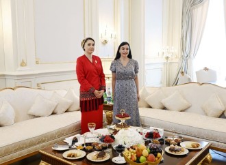 Heydər Əliyev Fondunun vitse-prezidenti Leyla Əliyeva Türkmənistan Xalq Məsləhəti sədrinin qızı Oquldjaxan Atabayeva ilə görüşüb